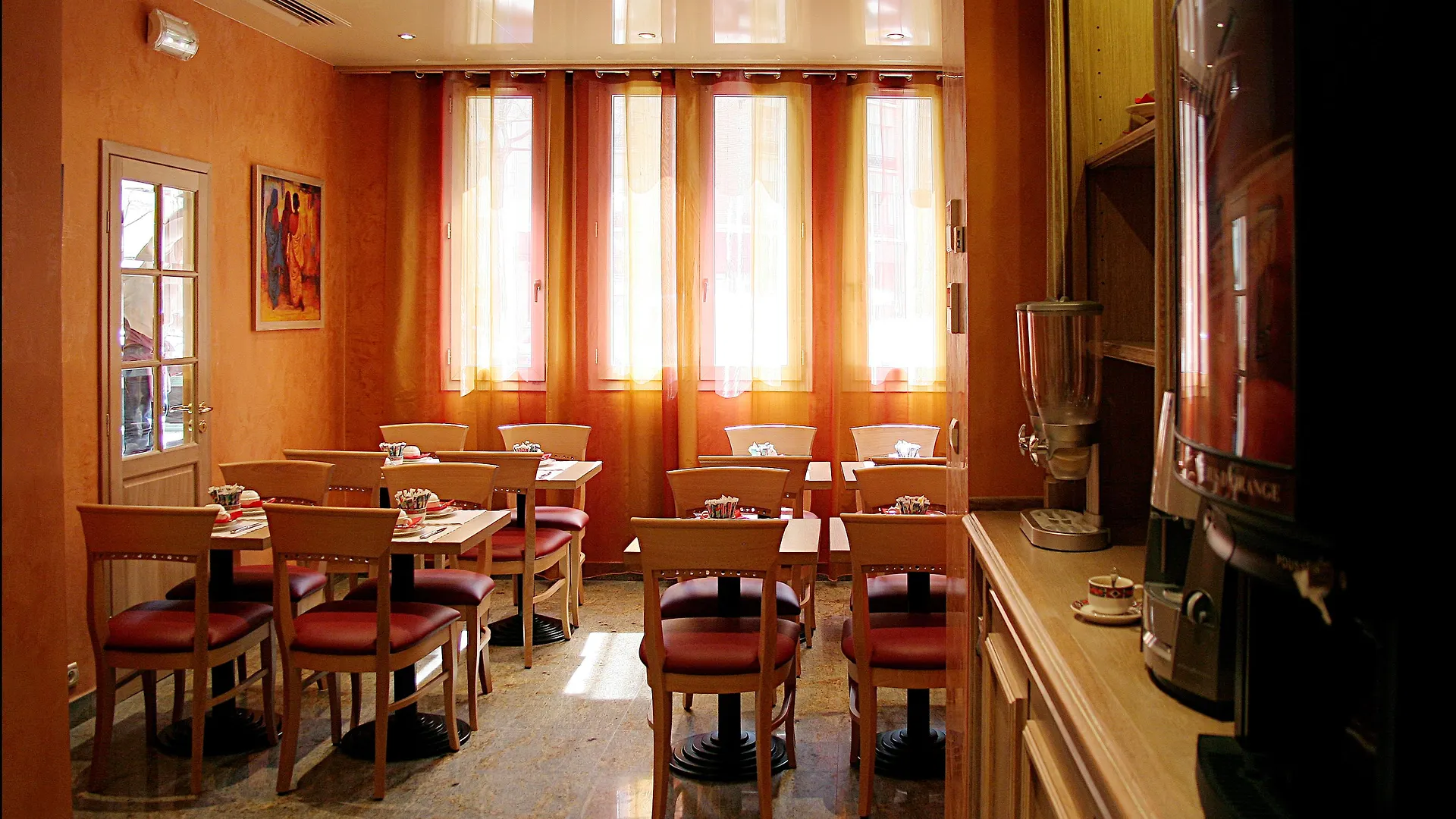 Grand Hotel Dore Paris 3*,